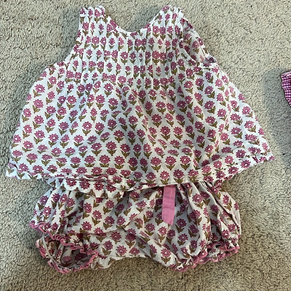 Pink chicken floral set